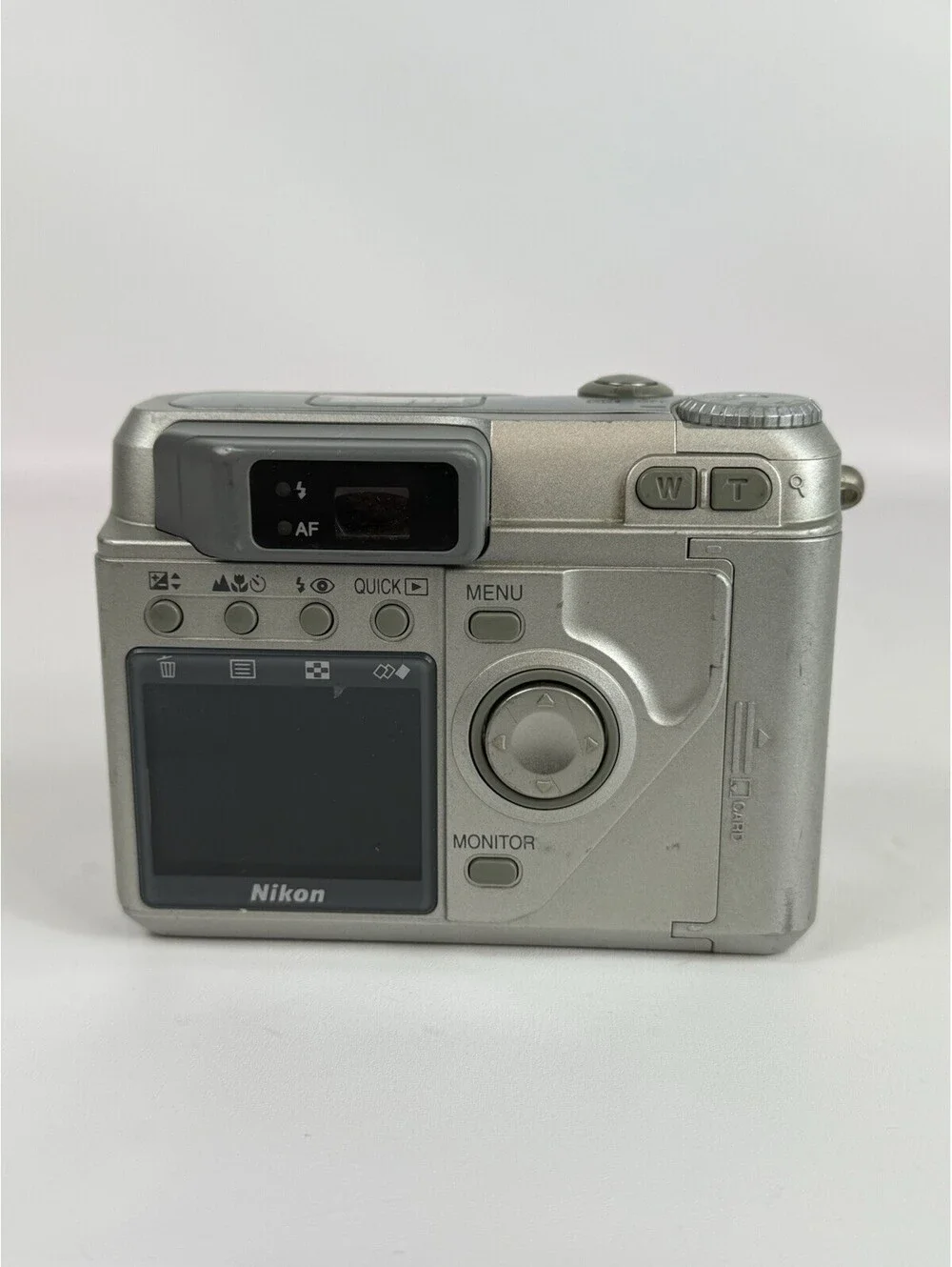 Nikon E880 Coolpix 880 Digital Camera 3.2MP 3.0x Optical Zoom Not Tested